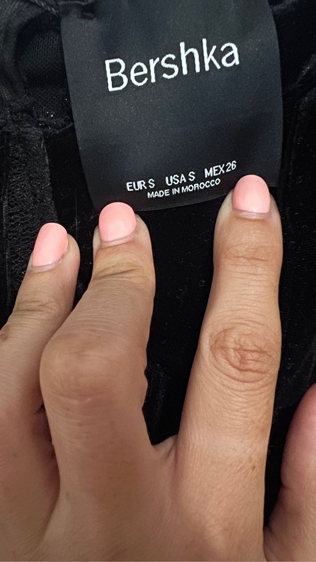 Corse negro nuevo con etiqueta