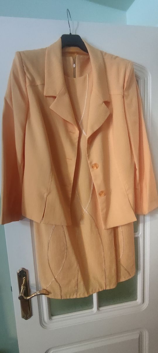 traje de vestido y chaqueta