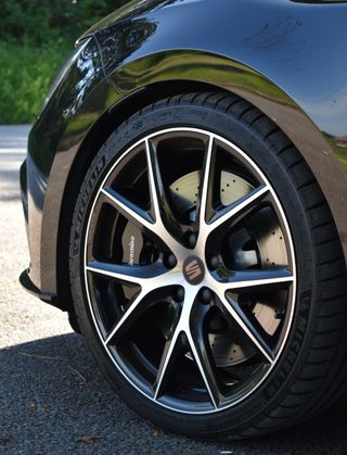 LEON CUPRA 290 BLACK CARBON EDITION