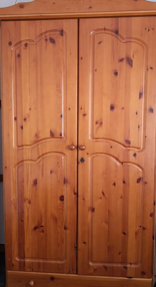 conjunto camas, mesita y armario