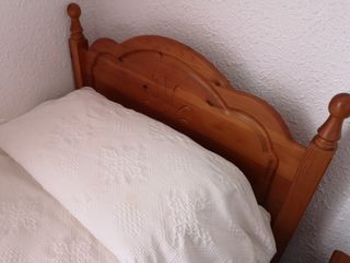 conjunto camas, mesita y armario