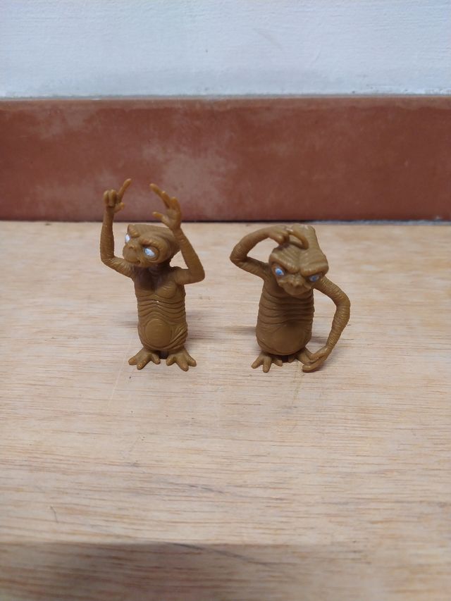 figuras de ET el extraterrestre y pumuki, años 80