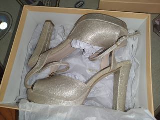 Sandalias de tacón oro