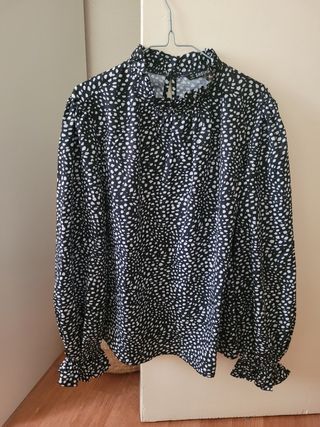 Blusa azul marino lunares