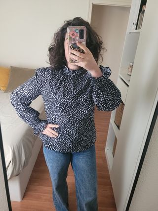 Blusa azul marino lunares