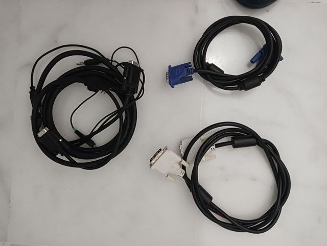 Cabos diversos para computadores e multimídia