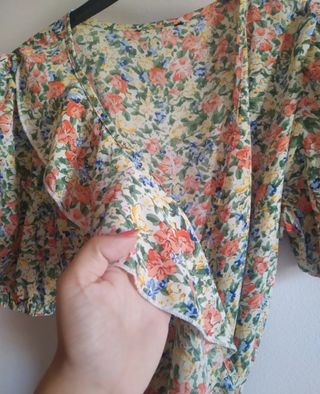 vestido cruzado flores