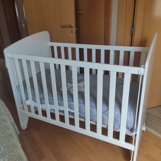 Cuna madera blanca