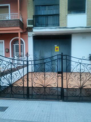 Cochera con posibilidad de local comercial