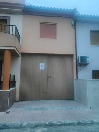 Cochera con posibilidad de local comercial