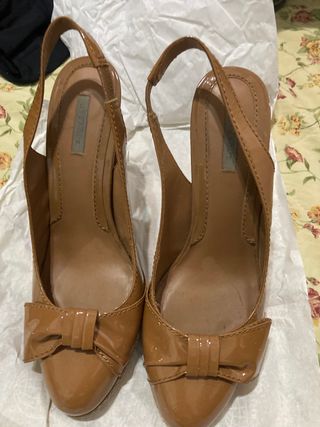 Zapatos de charol Uterque 39
