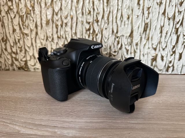 Canon Eos 2000D y Accesorios