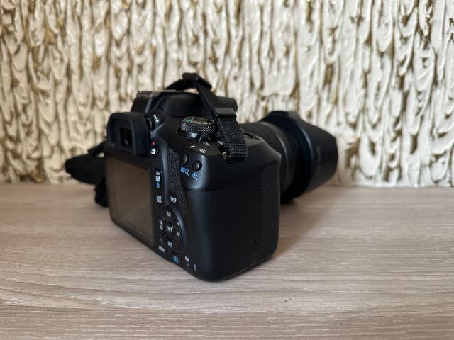 Canon Eos 2000D y Accesorios