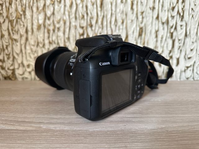 Canon Eos 2000D y Accesorios