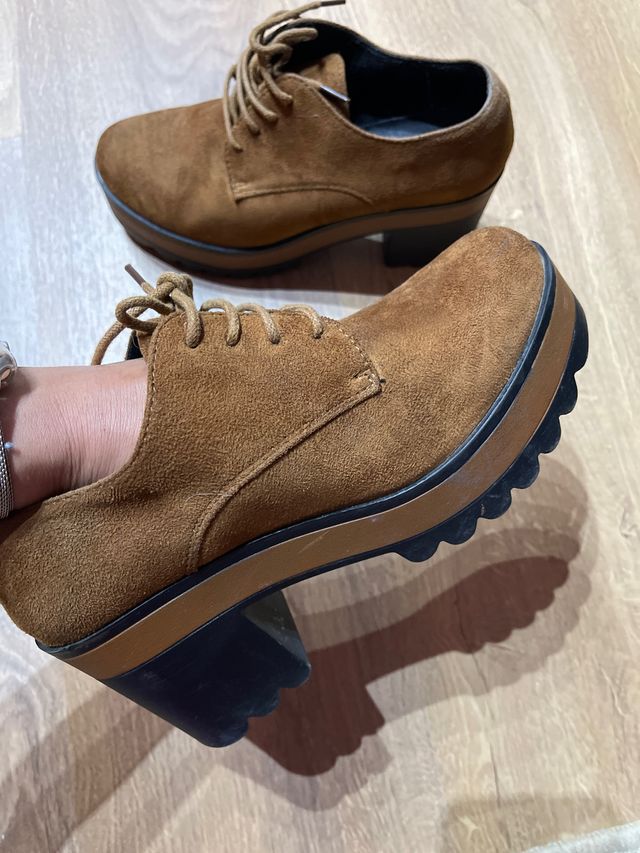 Scarpa numero 37 usata pochissimo