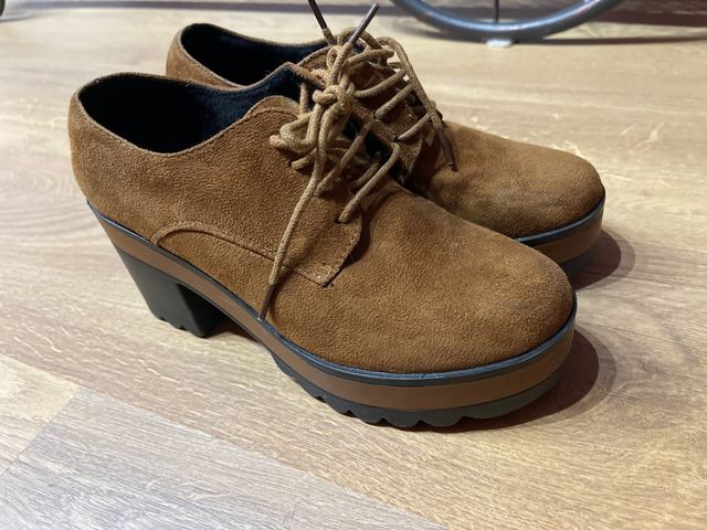 Scarpa numero 37 usata pochissimo