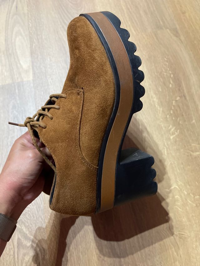 Scarpa numero 37 usata pochissimo