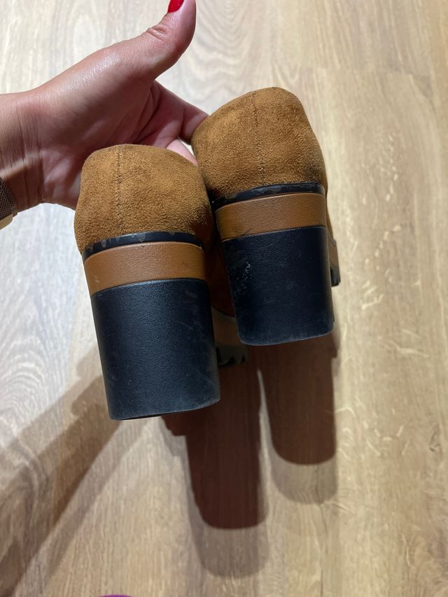 Scarpa numero 37 usata pochissimo