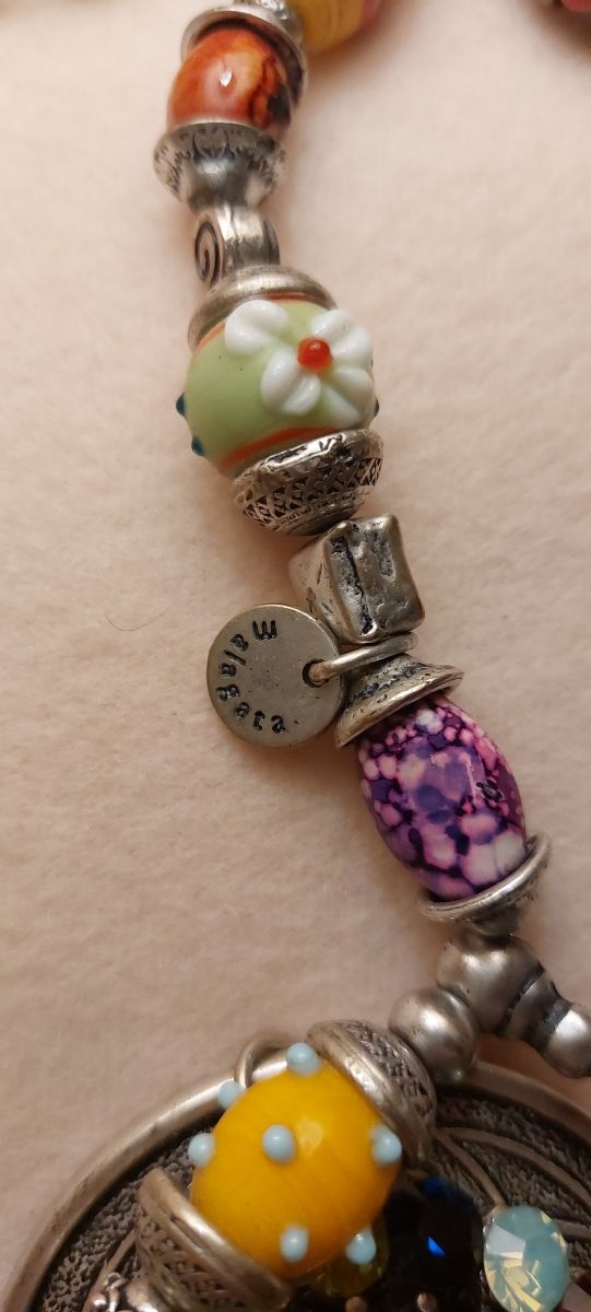 Collar con abalorios marca Malagata