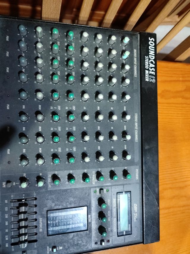 Soundcase12 Stereo Mixer 4 canales, con efectos.