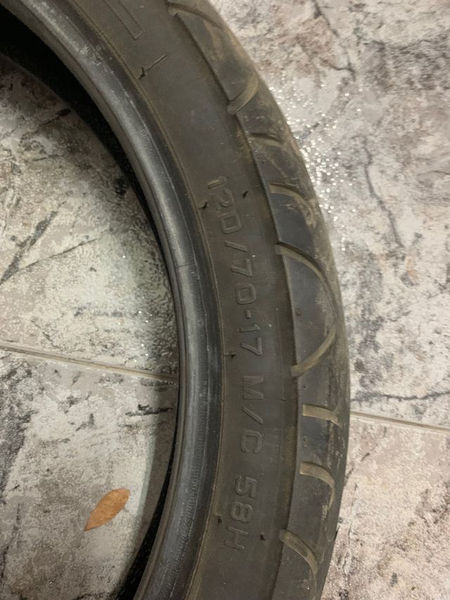 Neumatico 120-70/17