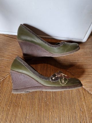 Zapatos de cuña 38 color verde.