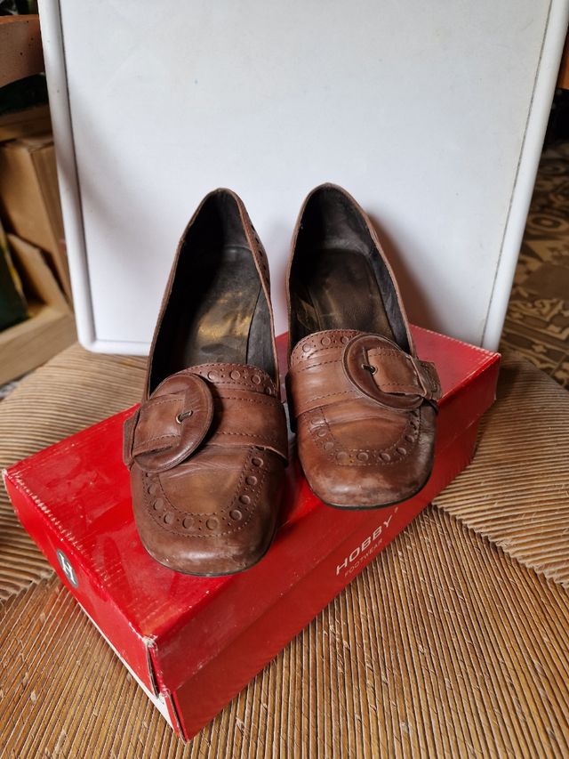 Zapatos tacón piel marrón con hebilla 38