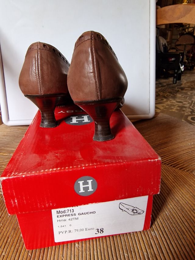 Zapatos tacón piel marrón con hebilla 38