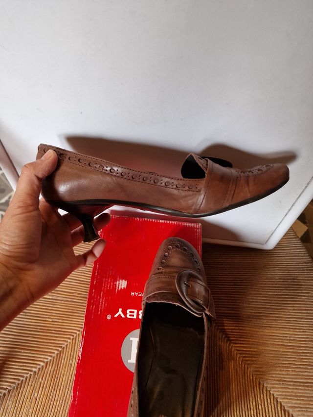 Zapatos tacón piel marrón con hebilla 38