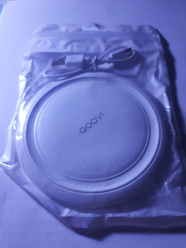 Base de carga de dispositivos móviles blanco