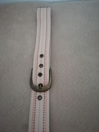 Cinturón de tela y metal nuevo 105cm