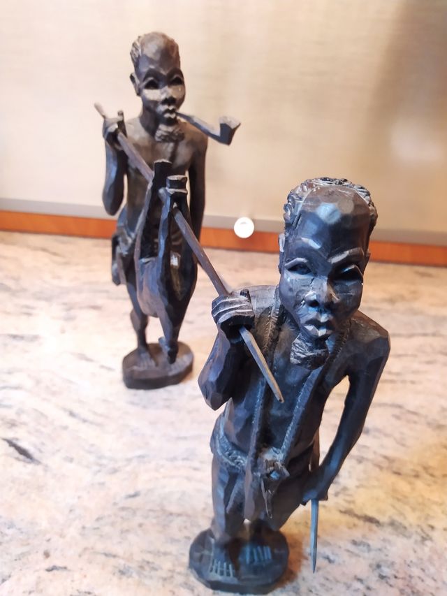 Figuras de madera hechas a mano