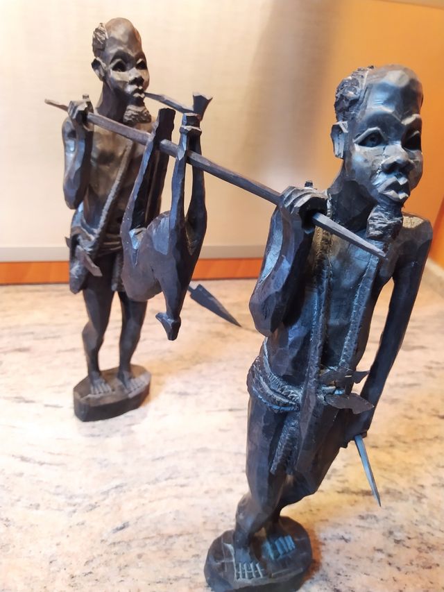 Figuras de madera hechas a mano