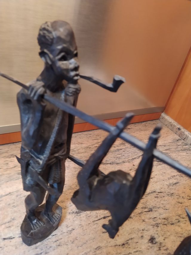 Figuras de madera hechas a mano