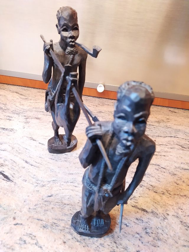 Figuras de madera hechas a mano