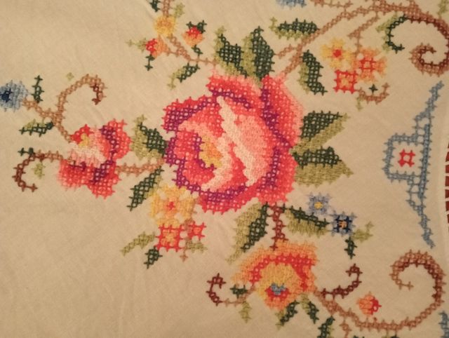 manteleria NAVIDAD bordado a mano punto cruz