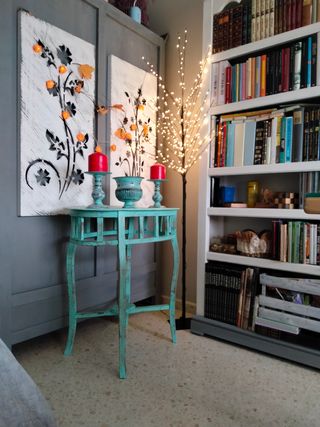 Candelieri e vaso in metallo