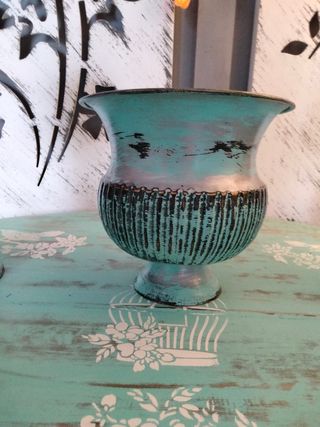 Candelieri e vaso in metallo