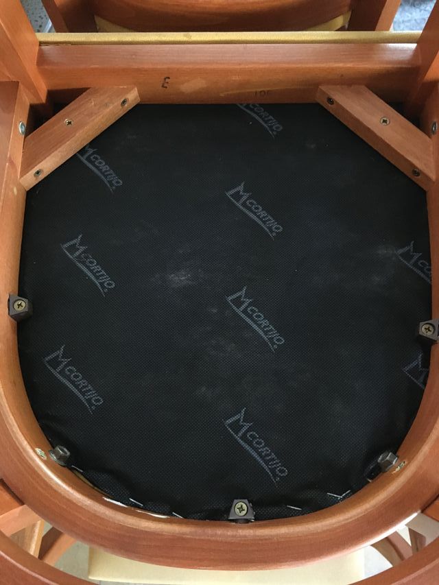 sillas amarillas de madera maciza 