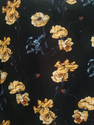 Blusa de flores corta