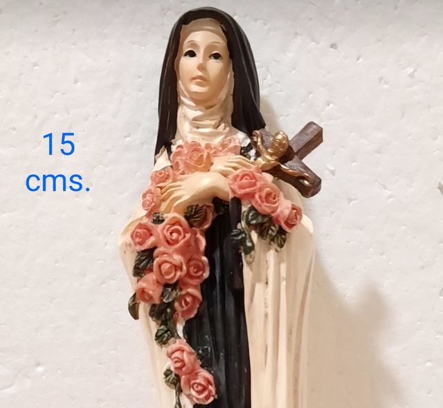 Santa Teresita del N. J. de 16 y 15 cms.