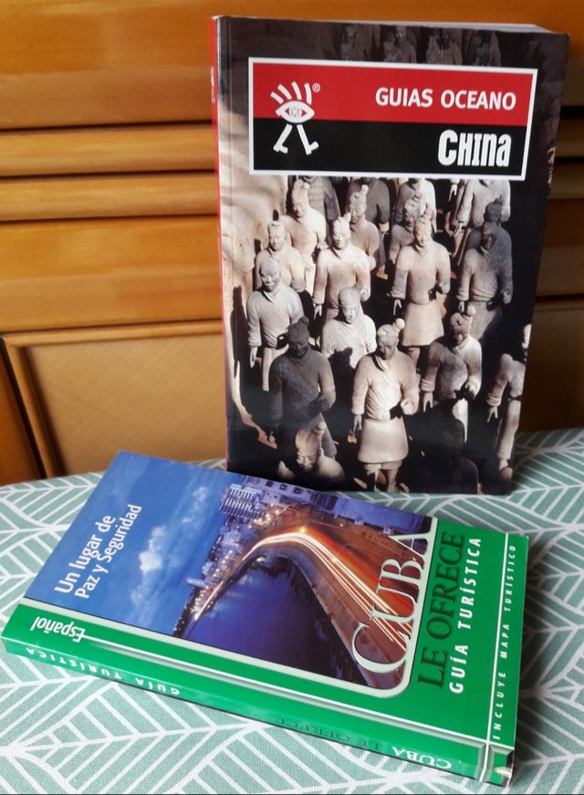 Lote>2 Guías Turísticas📚China+Cuba🗺