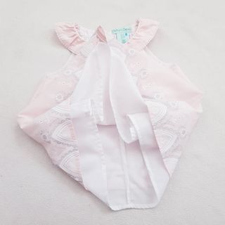 Conjunto blusón babero rosa bermuda blanca Gemelas