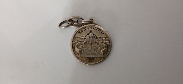 Medalla Papa Francisco, curiosidad.