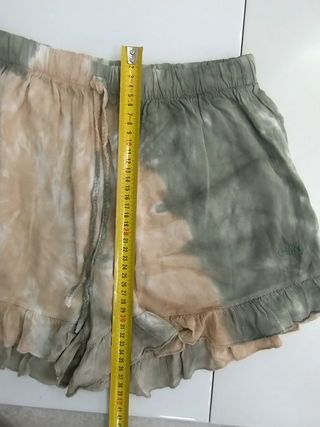 Pequeña Moma Short camuflaje S  Muy bonito