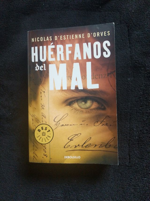 libro huérfanos del mal.