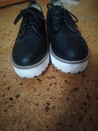 zapato negro entretiempo