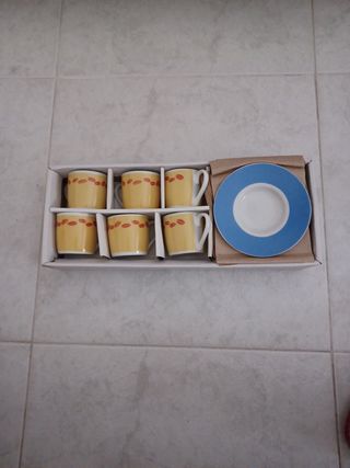 juego de café, azul y amarillo