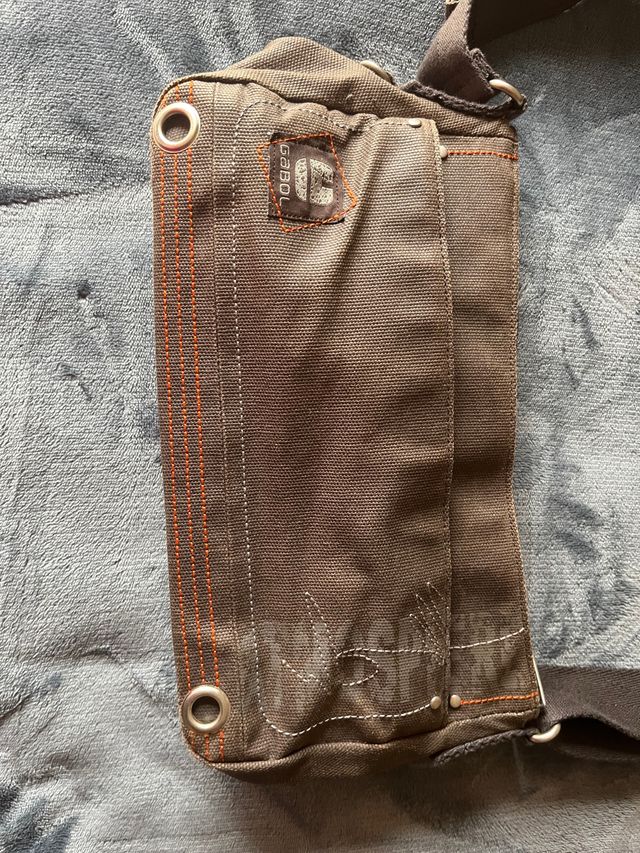 Bolso marrón pequeño