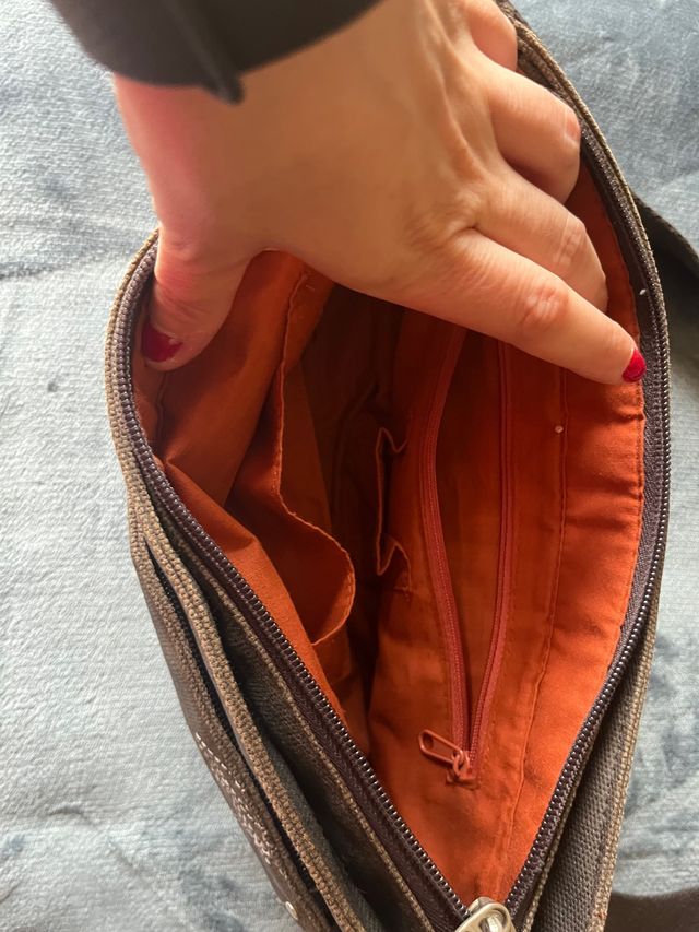 Bolso marrón pequeño